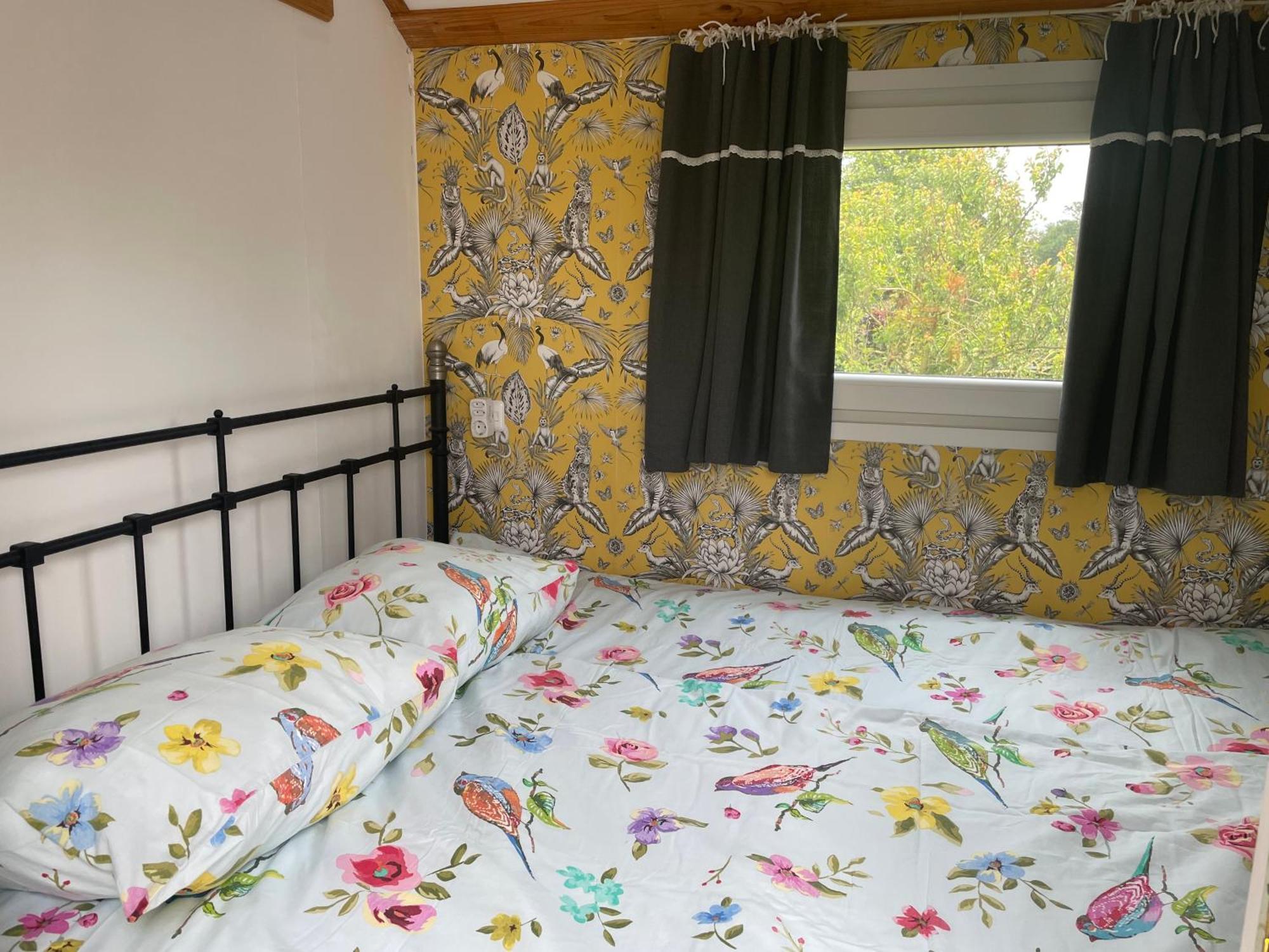 Bed and Breakfast Pipowagen Mamaloe Kesteren Exterior foto